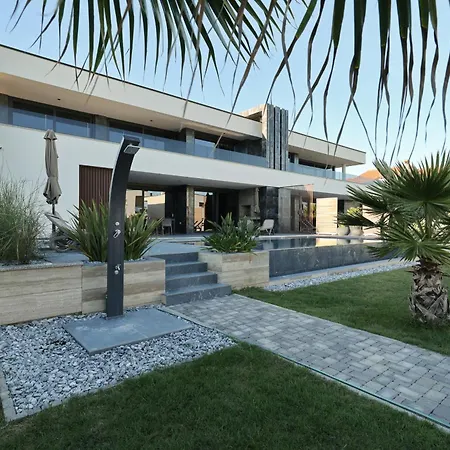 Villa Pot *