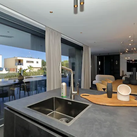 Pot Villa *