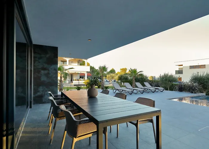 Pot Villa *